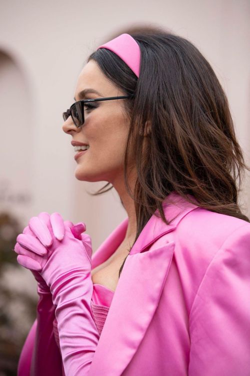 Nicole Trunfio artends 2022 Oaks Day at Flemington Racecourse in Melbourne, Nov 2022