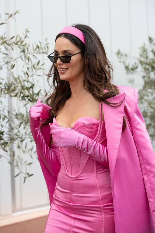 Nicole Trunfio artends 2022 Oaks Day at Flemington Racecourse in Melbourne, Nov 2022 1