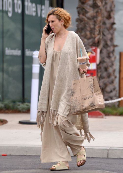 Rumer Willis seen in Loose Clothes Out at Erewhon Market in Los Angeles, Oct 2022 3