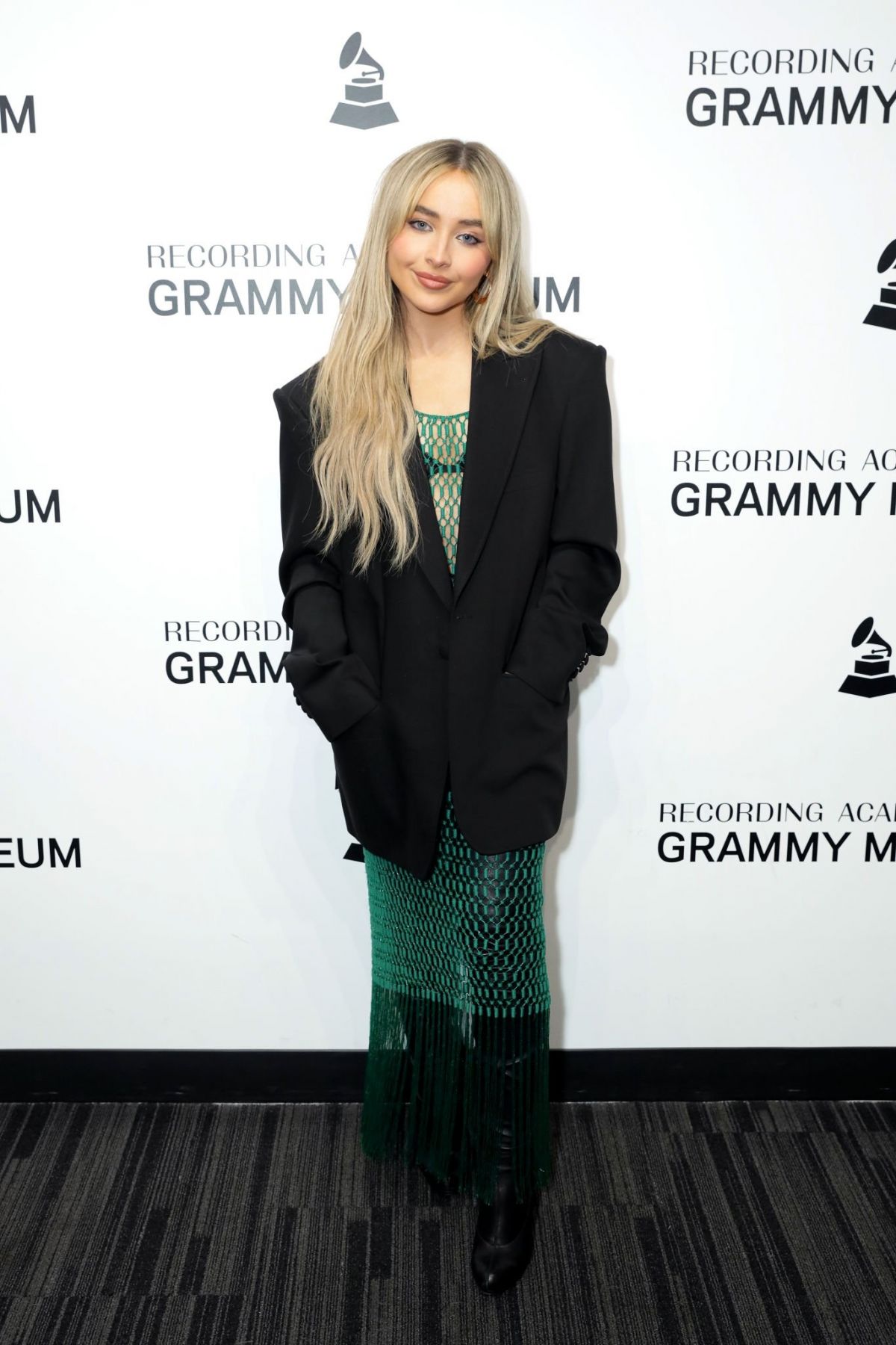Sabrina Carpenter arrives at Grammy Museum in Los Angeles, Nov 2022