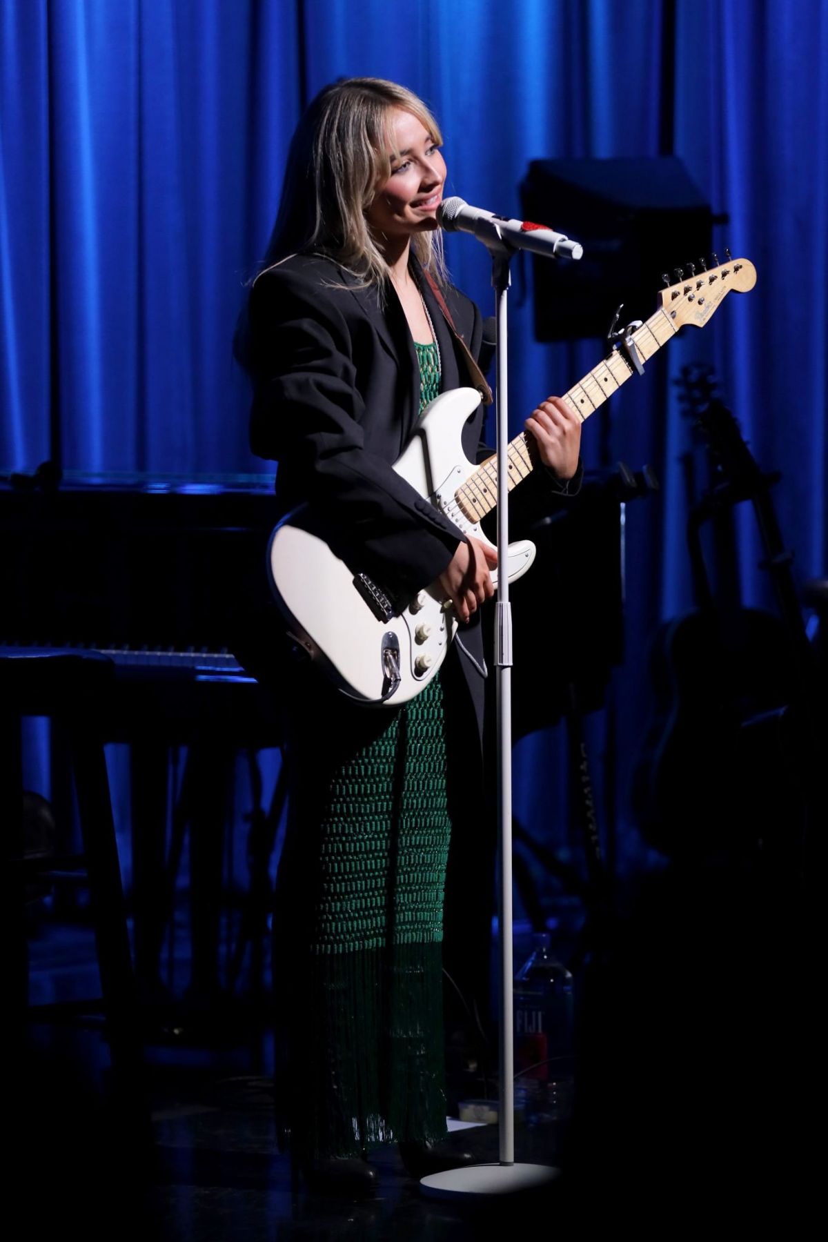 Sabrina Carpenter Performs at Grammy Museum in Los Angeles, Nov 2022