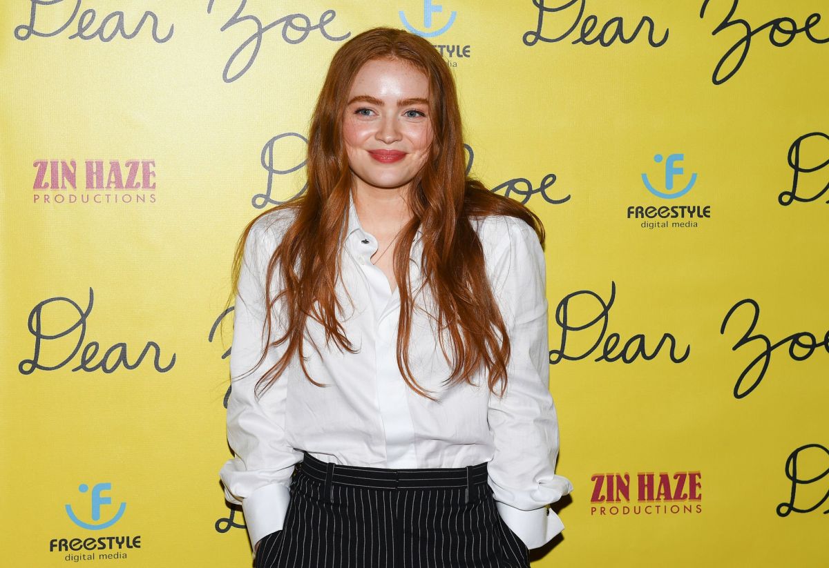 Sadie Sink seen in White Shirt with Black Pants at Dear Zoe Premiere in Pittsburgh, Nov 2022