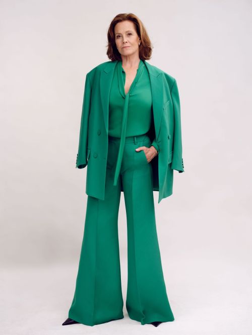 Sigourney Weaver Poses for Elle The Women in Hollywood Issue, November 2022 2