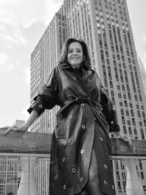 Sigourney Weaver Poses for Elle The Women in Hollywood Issue, November 2022 2