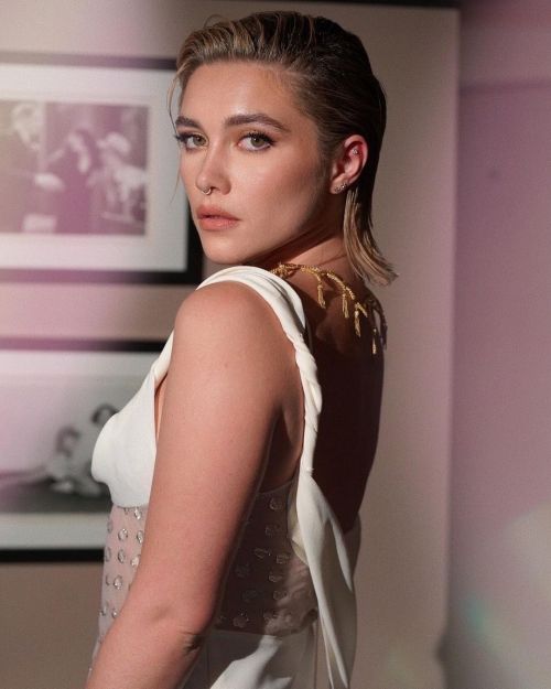 Florence Pugh Promotes Tiffany & Co. Necklace and Beautiful Outfit, Nov 2022 1