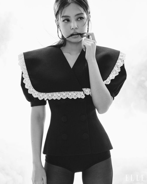 Jennie Ruby Jane Poses for Elle Magazine during Photo Shoot, Dec/Jan 2023
