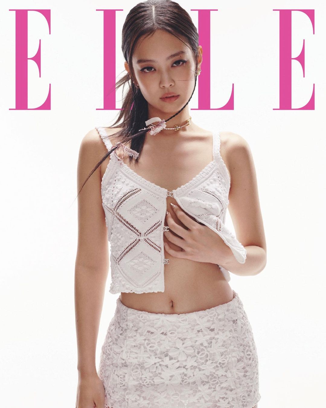 Jennie Ruby Jane Poses for Elle Magazine during Photo Shoot, Dec/Jan 2023