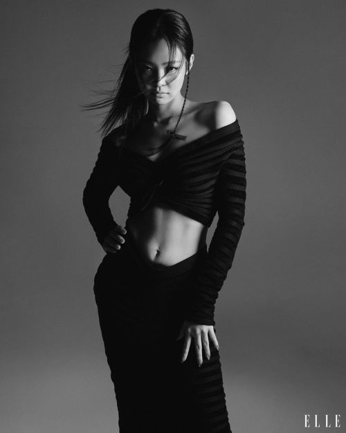 Jennie Ruby Jane Poses for Elle Magazine during Photo Shoot, Dec/Jan 2023 2