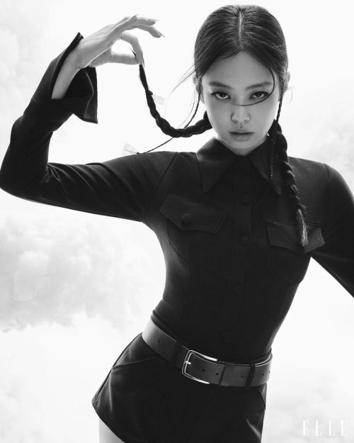 Jennie Ruby Jane Poses for Elle Magazine during Photo Shoot, Dec/Jan 2023 3