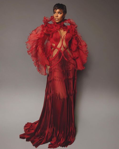 Kelly Rowland Photo Shoot in Red Dress for BABYLON Premiere, Dec 2022