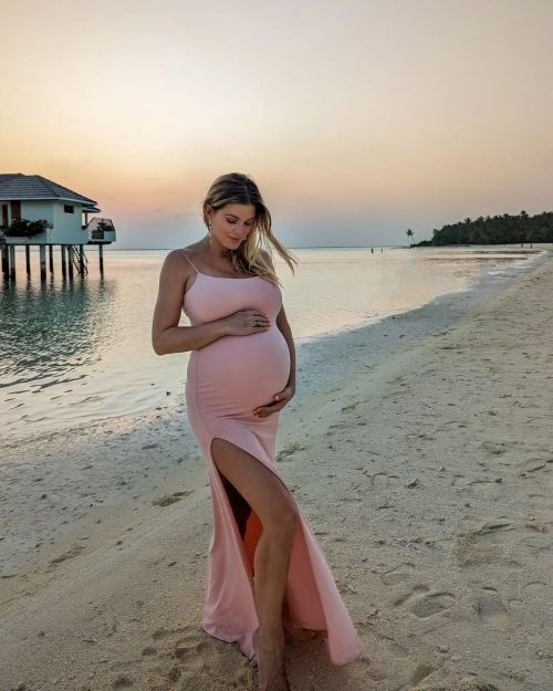 Pregnant Ashley James Show her Baby Bump at Sun Island Resort & Spa Beach, Jan 2023 3