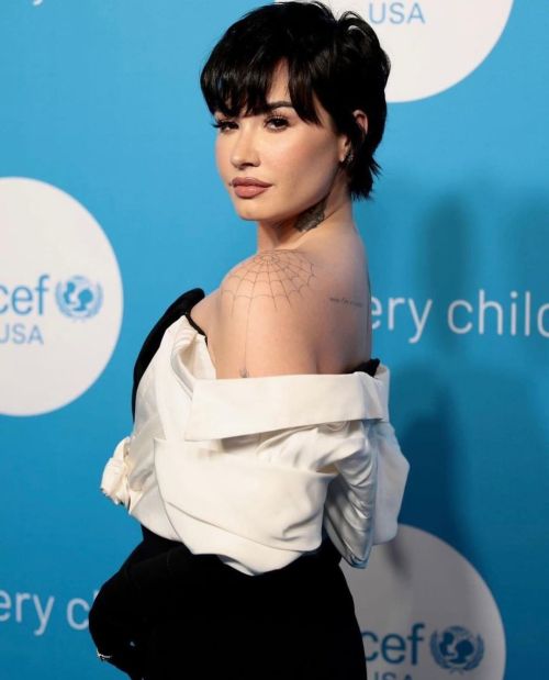 Demi Lovato seen in Off Shoulder Beautiful Dress at UNICEF USA Events, Nov 2022 4