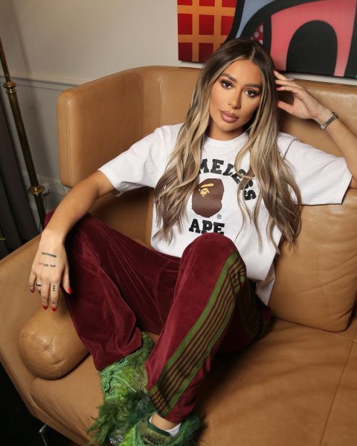 Demi Sims poses hot