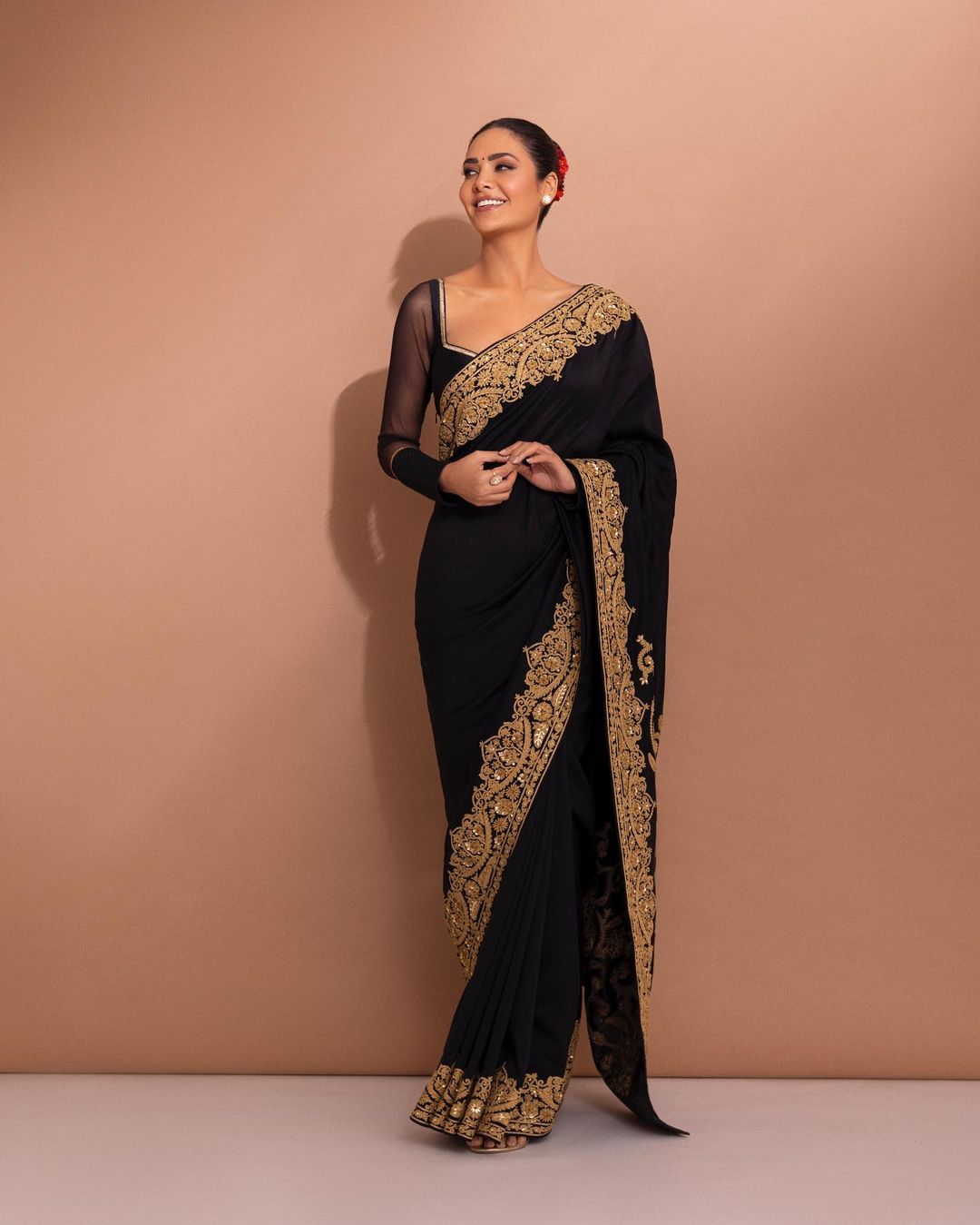 Esha Gupta wears Black Saree Designed by Rohit Bal During Photo Shoot, Jan 2023