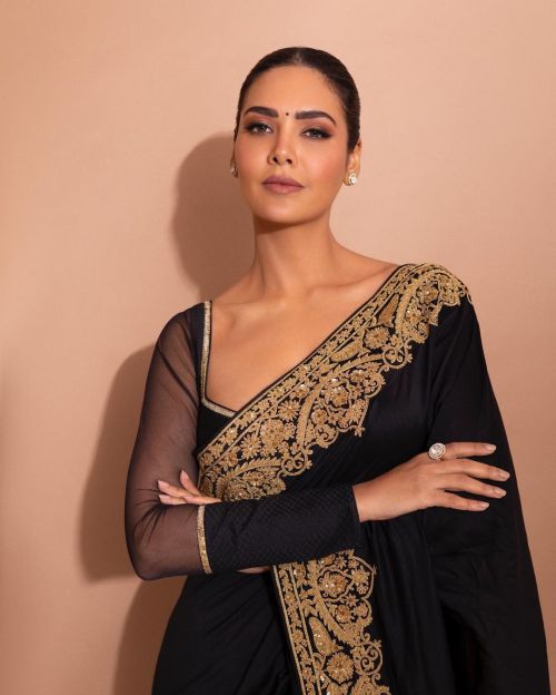 Esha Gupta wears Black Saree Designed by Rohit Bal During Photo Shoot, Jan 2023