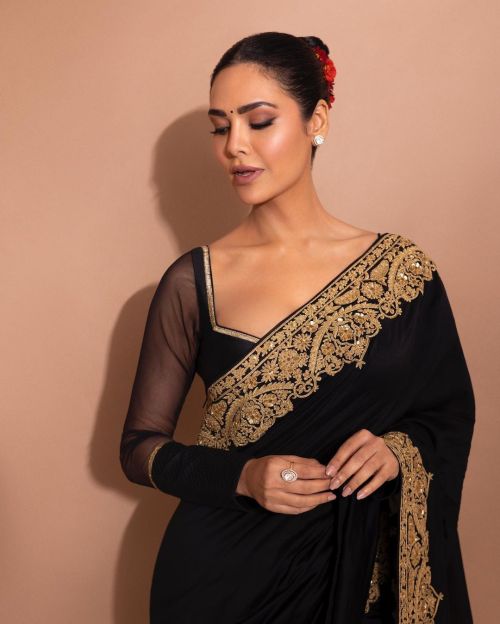 Esha Gupta wears Black Saree Designed by Rohit Bal During Photo Shoot, Jan 2023 1