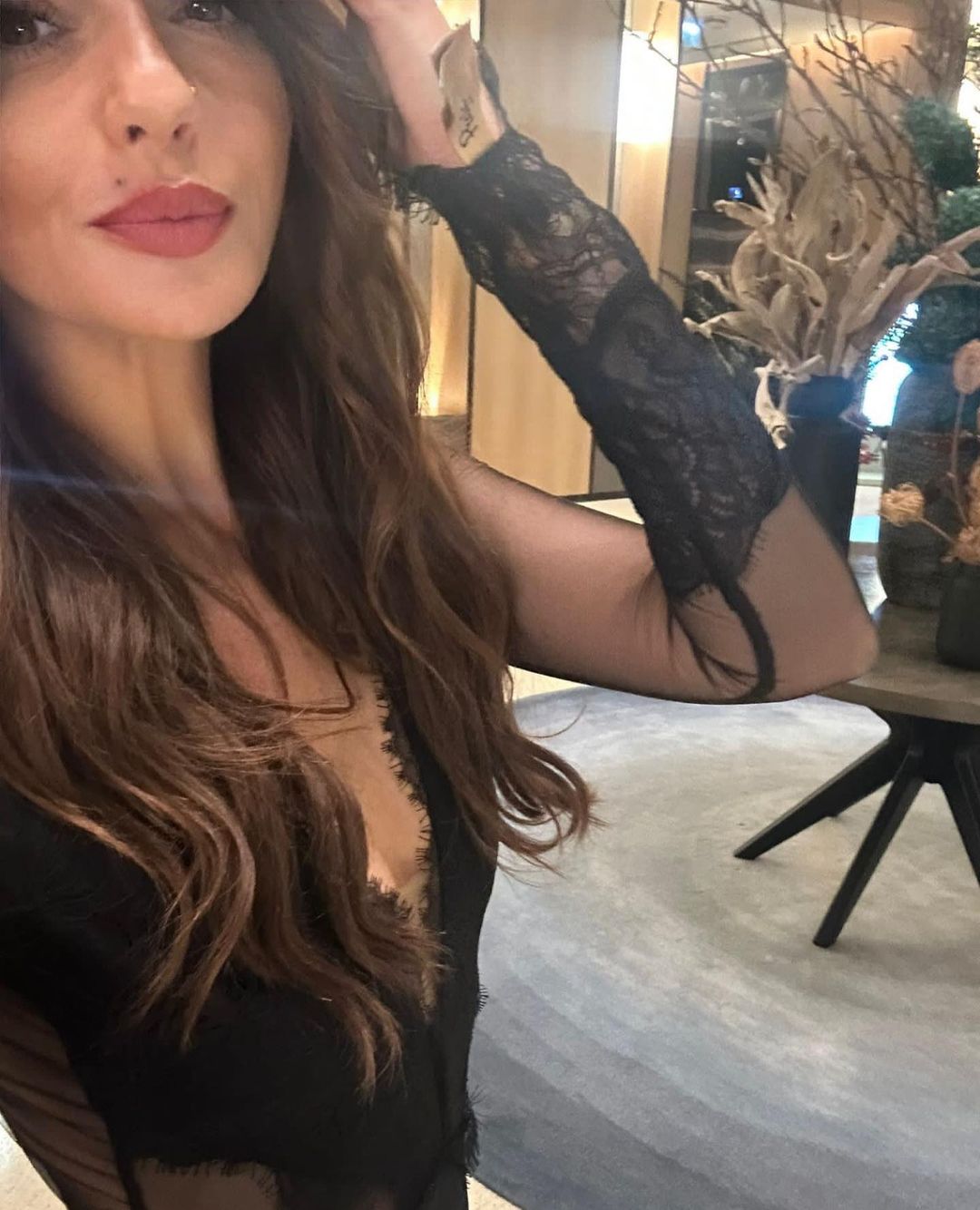 Jennifer Metcalfe Shares her snaps in Black Outfit on her Instagram, Feb 2023