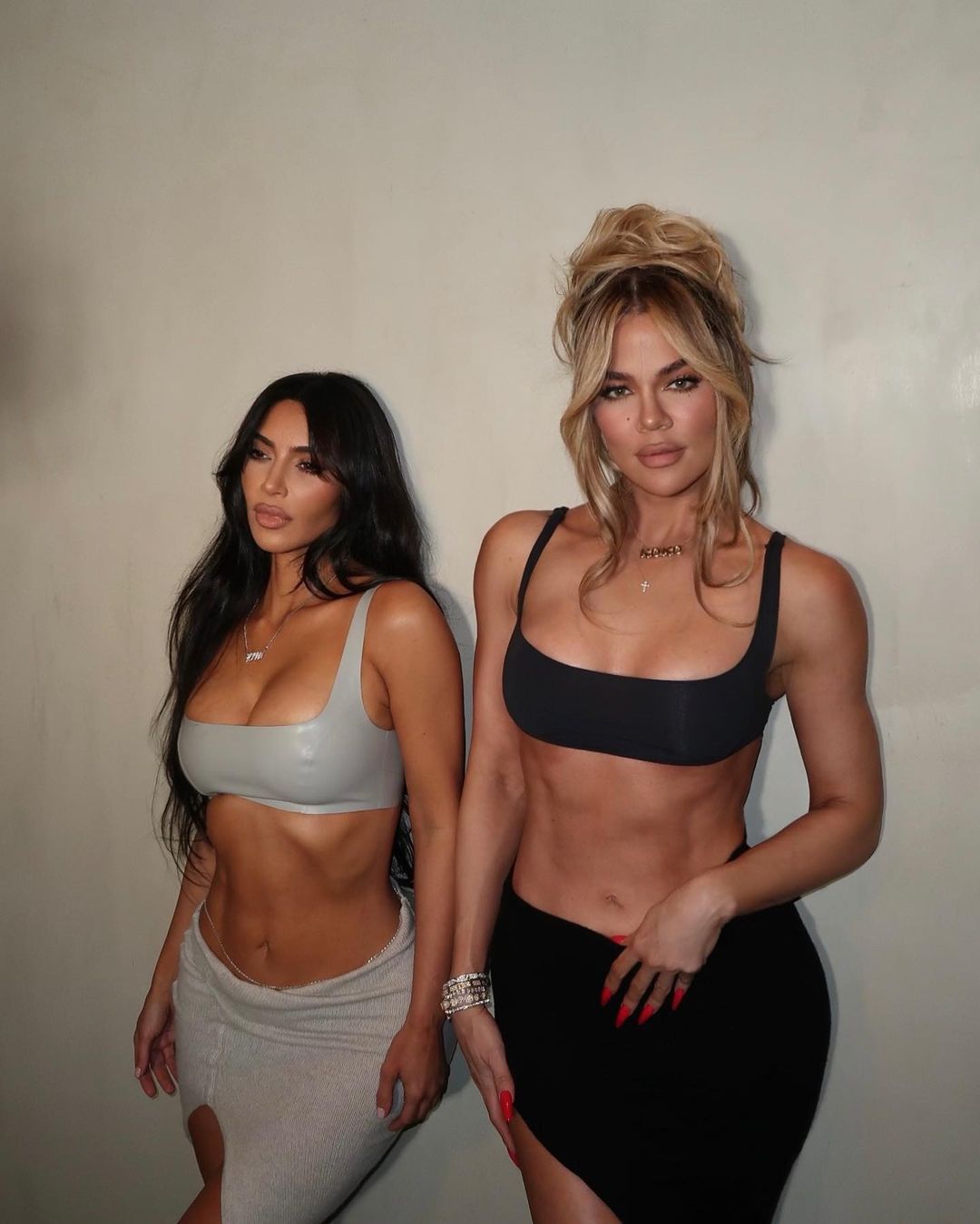 Khloe and Kim Kardashian boob