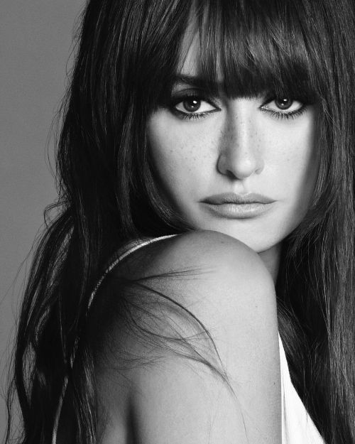 Penelope Cruz black bikini