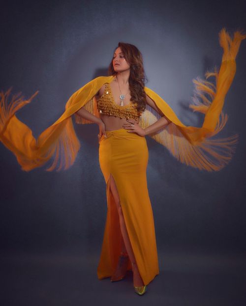 Sonakshi Sinha seen in Yellow Outfit Designed by Arpita Mehta Photos, Mar 2023 2