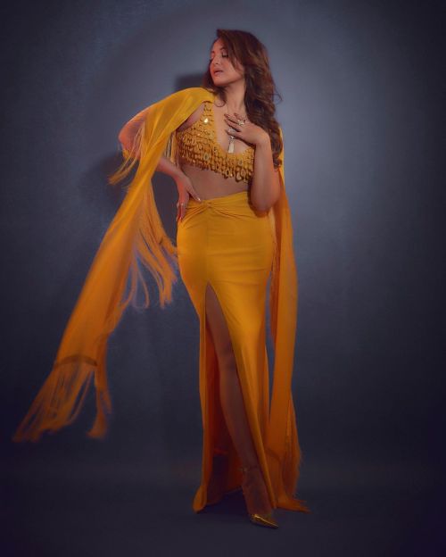 Sonakshi Sinha seen in Yellow Outfit Designed by Arpita Mehta Photos, Mar 2023 5