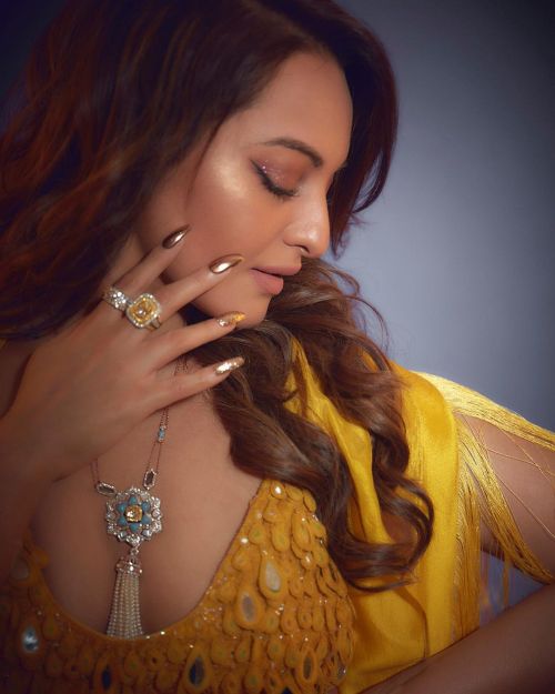 Sonakshi Sinha seen in Yellow Outfit Designed by Arpita Mehta Photos, Mar 2023 7