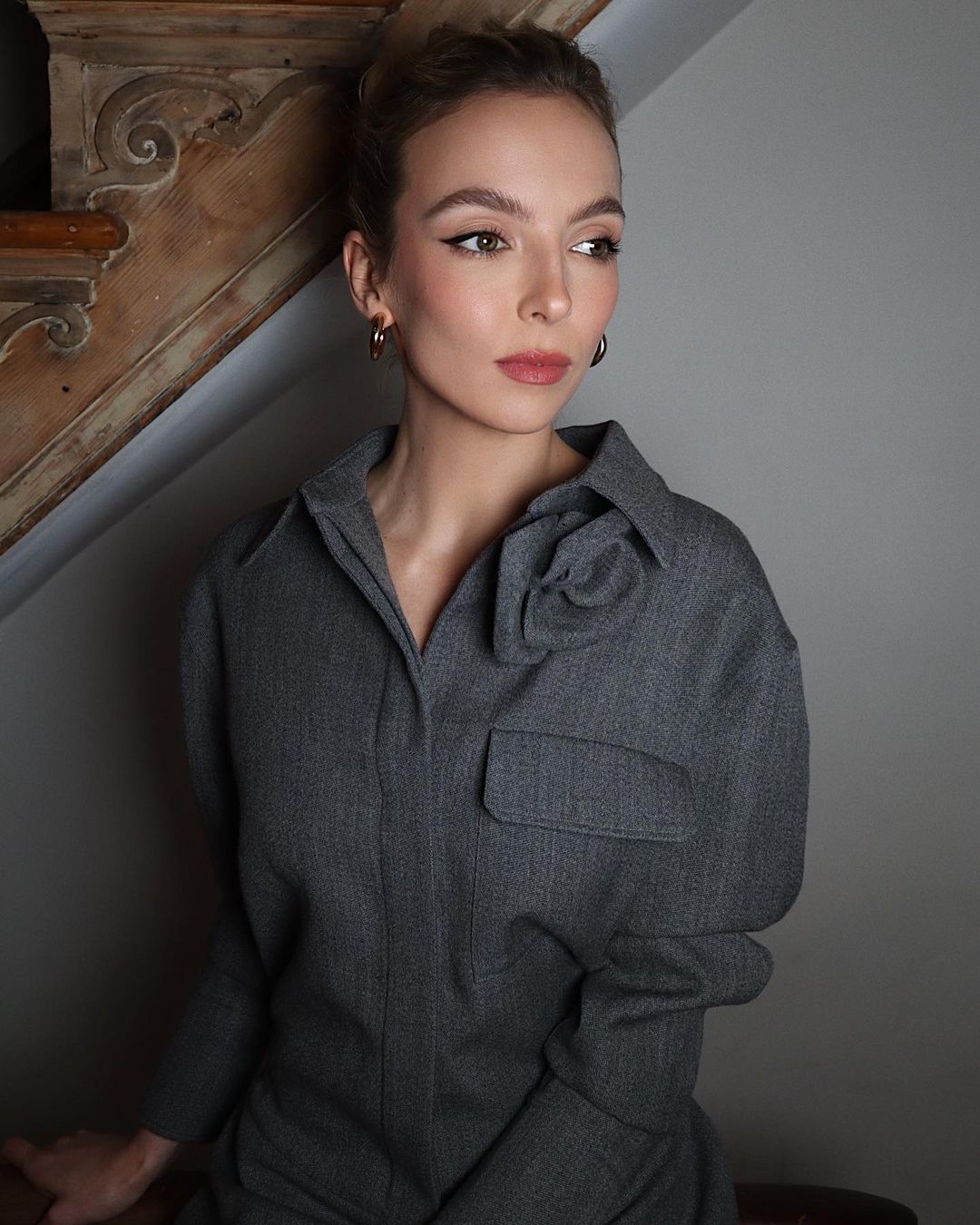 Jodie Comer Stuns in Grey Outfit on Instagram