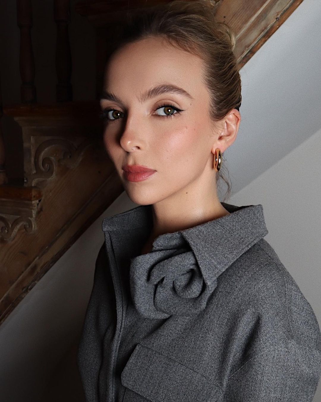 Jodie Comer Stuns in Grey Outfit on Instagram