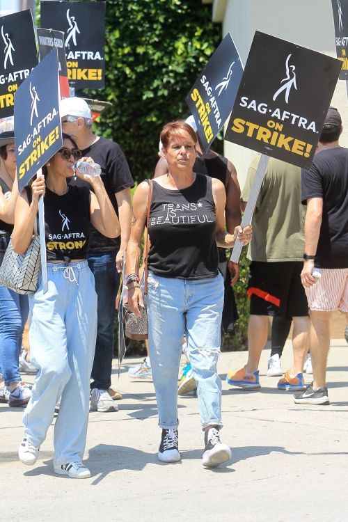 Alexandra Billings Supports SAG-AFTRA Strike at Paramount Studios 3