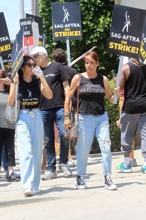 Alexandra Billings Supports SAG-AFTRA Strike at Paramount Studios 4