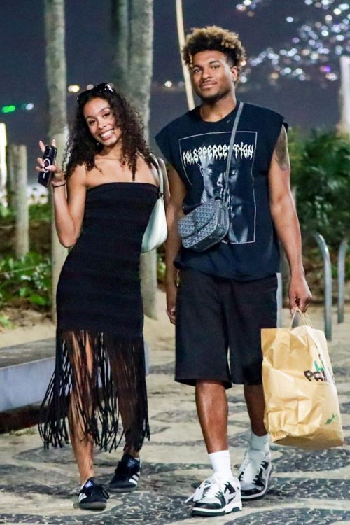 Ana Zortea out at a beach in Rio de Janeiro 07/15/2023 1
