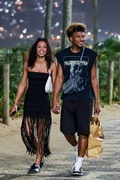 Ana Zortea out at a beach in Rio de Janeiro 07/15/2023 2