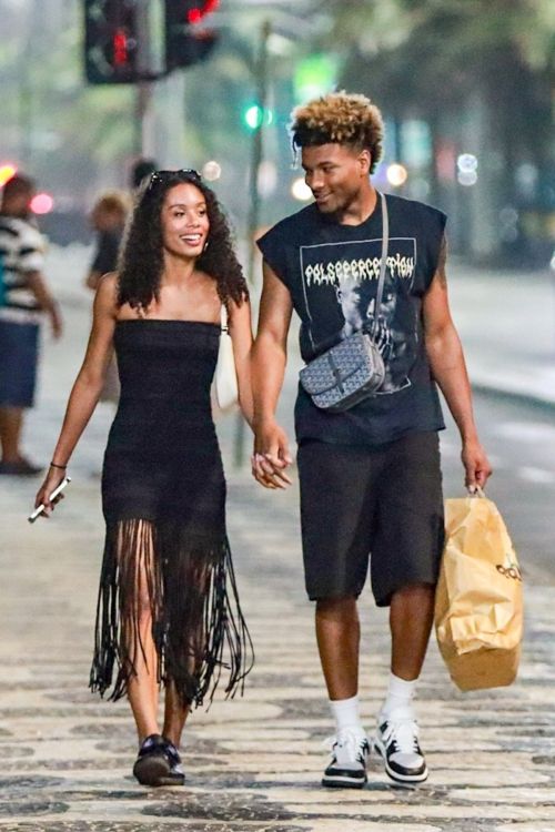Ana Zortea out at a beach in Rio de Janeiro 07/15/2023 3
