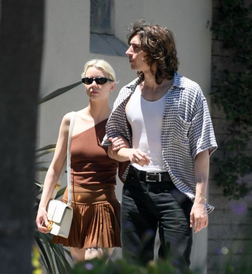 Anya Taylor-Joy and Malcolm McRae Out for Lunch at Beachwood Cafe in West Hollywood 07/19/2023 4