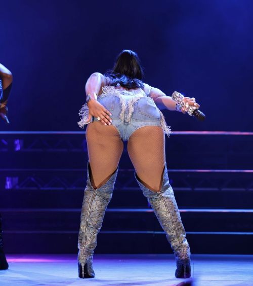 Ashanti Performs at Concert in Sacramento 1