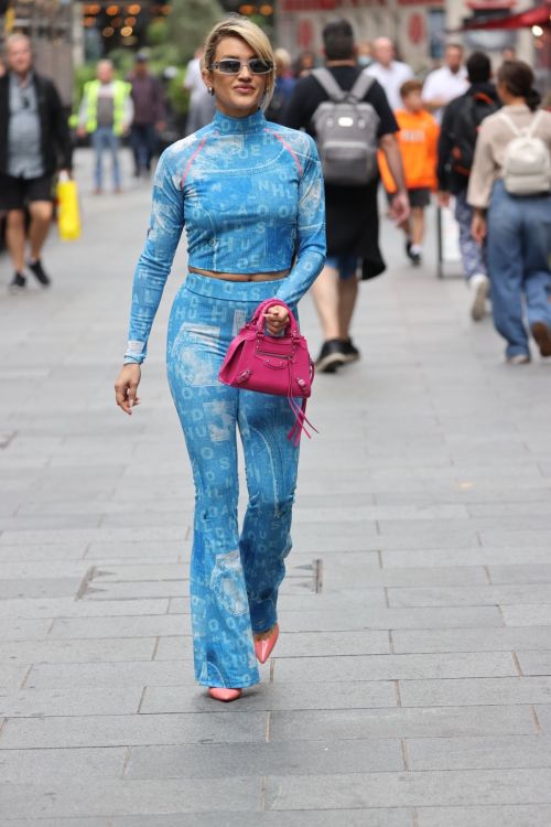 Ashley Roberts Arrives at Heart Radio Show in London 1