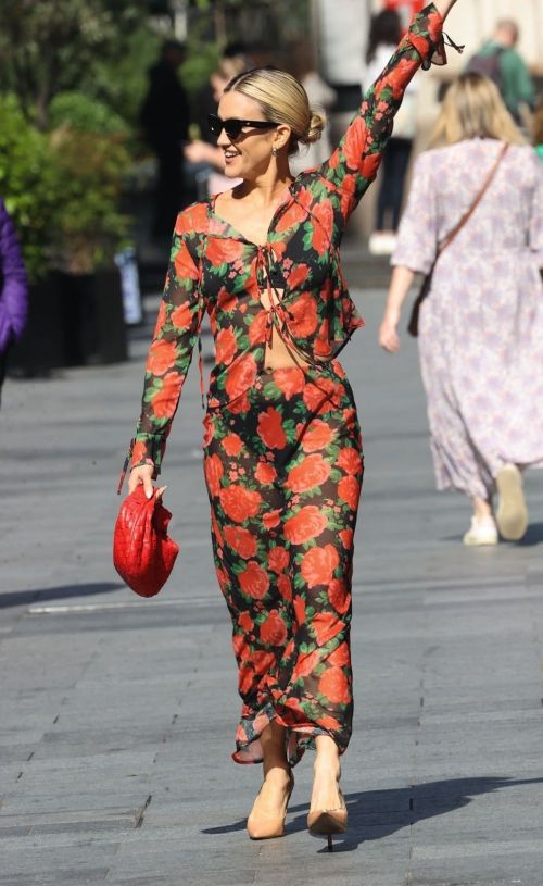 Ashley Roberts Leaves Heart Breakfast 6