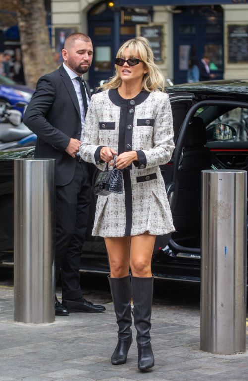 Ashley Roberts: Stunning Style Statement with Black Boots and Flashed Legs 06/26/2023 3