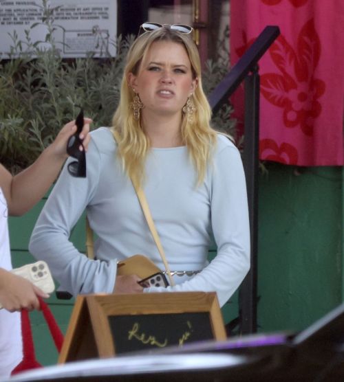 Ava Phillippe Out Shopping with a Friend in Santa Monica 07/18/2023 5