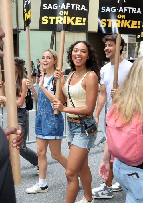 Bailee Madison, Chandler Kinney, and Malia Pyles at SAG-AFTRA Actors Union Strike in New York 06/17/2023 4