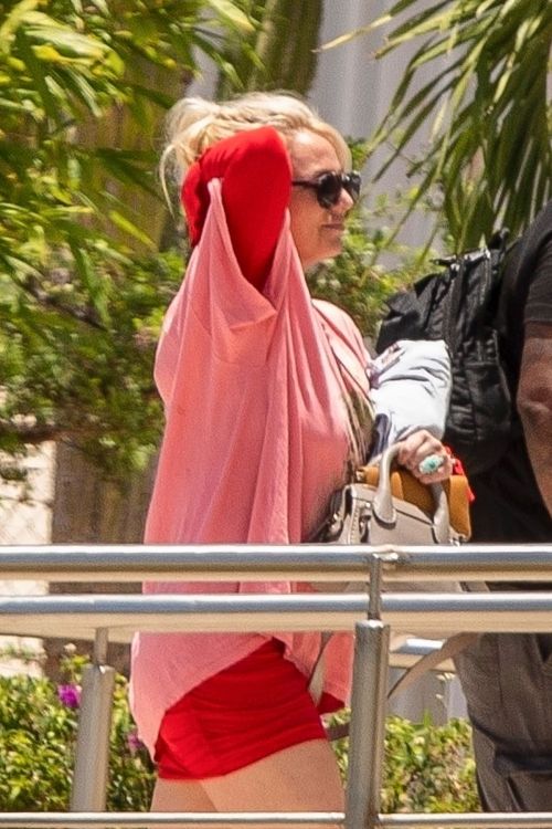Britney Spears on Vacation in Cabo 2