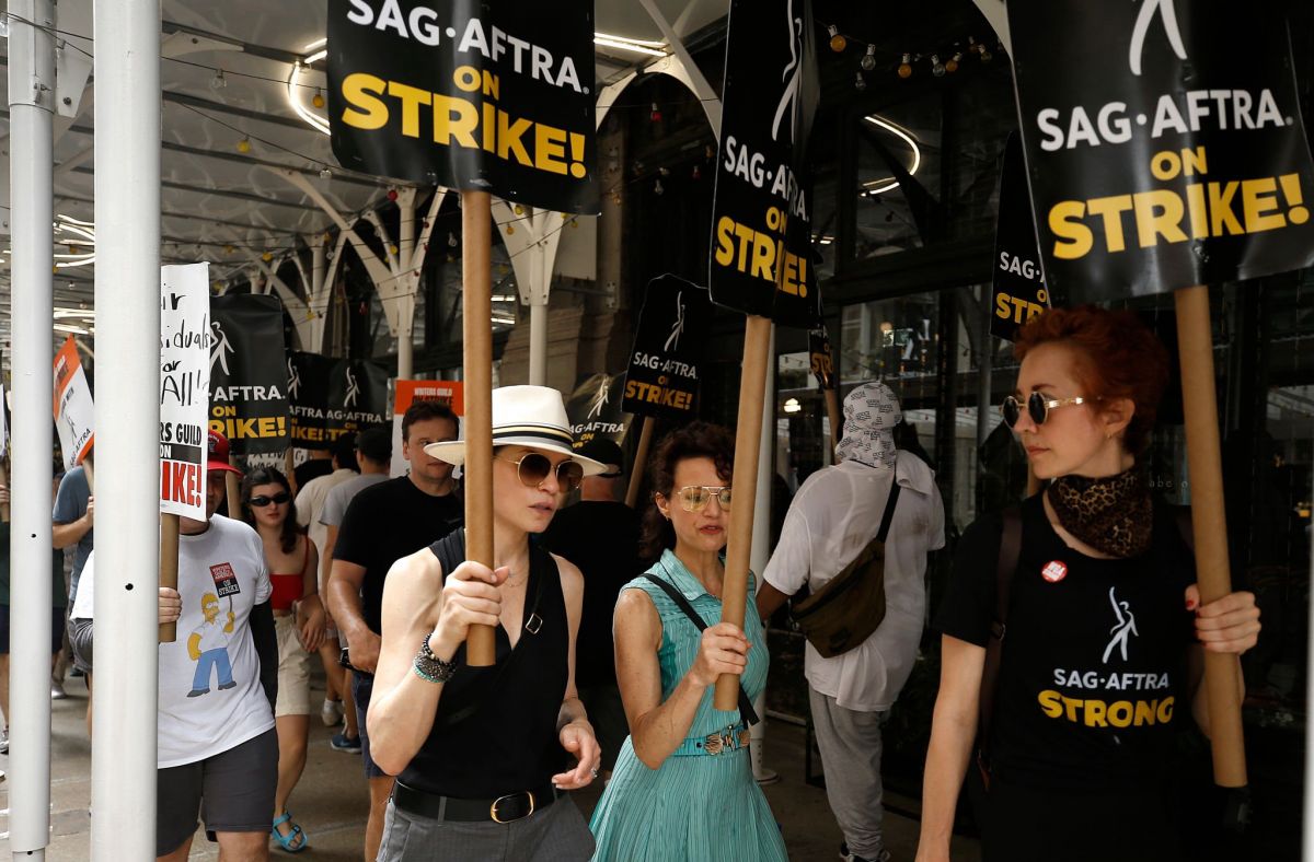 Carla Gugino at SAG-AFTRA Actors Union Strike