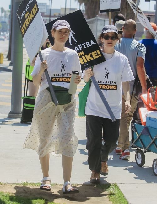 Elizabeth Reaser at SAG-AFTRA Strike in Los Angeles 5
