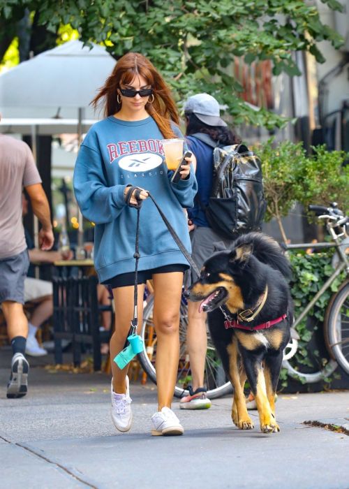 Emily Ratajkowski Out and About in New York 4