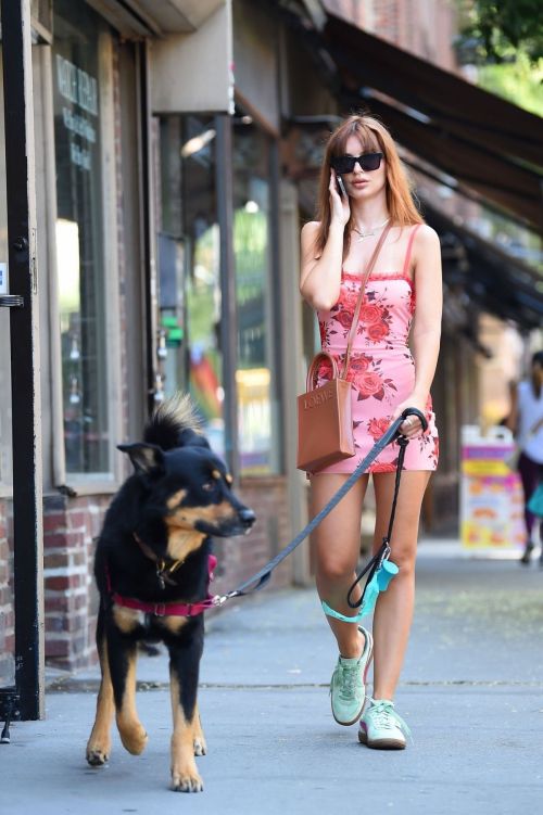 Emily Ratajkowski Takes a Stroll with Her Dog in New York 5