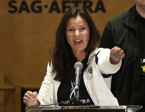 Fran Drescher Supports Actors Walkout in Los Angeles 07/13/2023 4