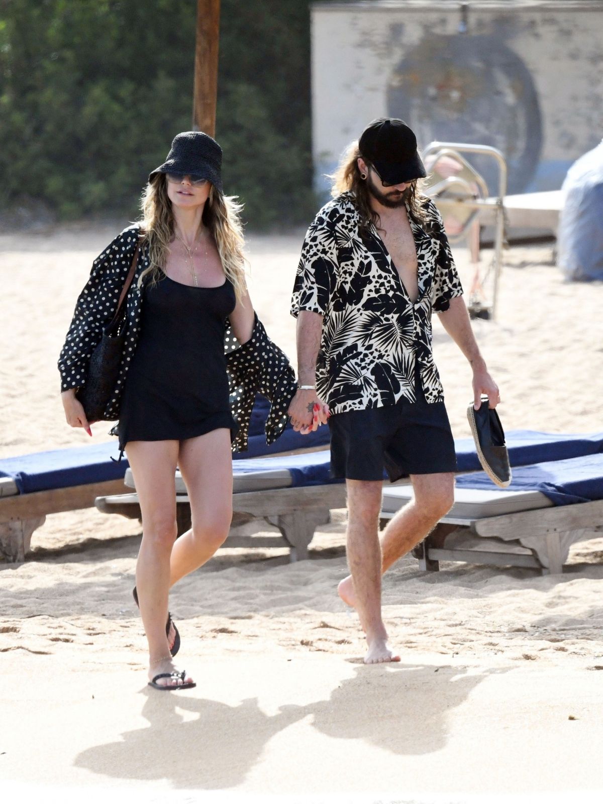 Heidi Klum and Tom Kaulitz Enjoy the Beach at Cala di Volpe 07/12/2023