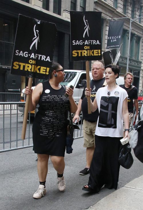 Jaimie Alexander at SAG-AFTRA Picket Line in New York 3