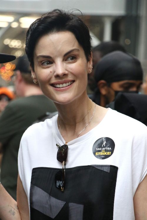Jaimie Alexander at SAG-AFTRA Picket Line in New York 4