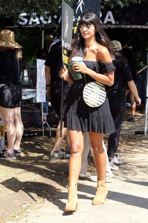 Jameela Jamil at SAG-AFTRA Strike 2